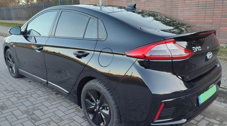Hyundai IONIQ cena 58900 przebieg: 172500, rok produkcji 2017 z Kołobrzeg małe 562